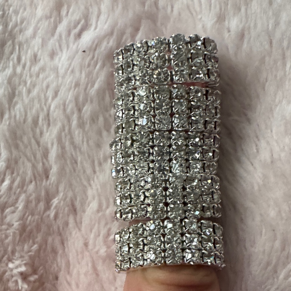 Elegant Silver Rhinestone Stretch Rings - Picture 3 of 3
